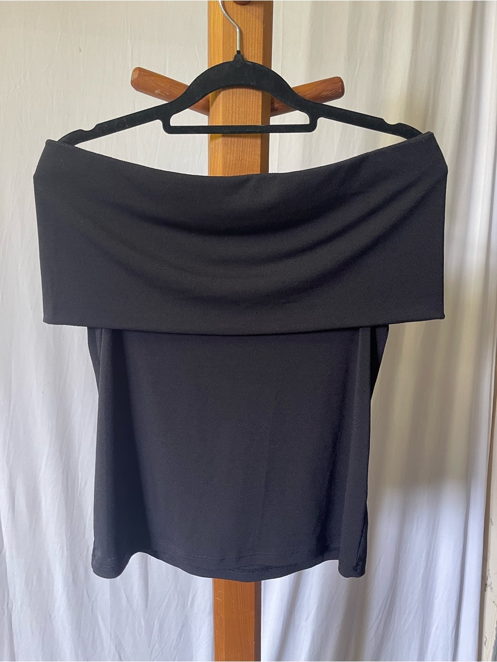 Jennifer Lopez Black Off-the-Shoulder Top with Red Label